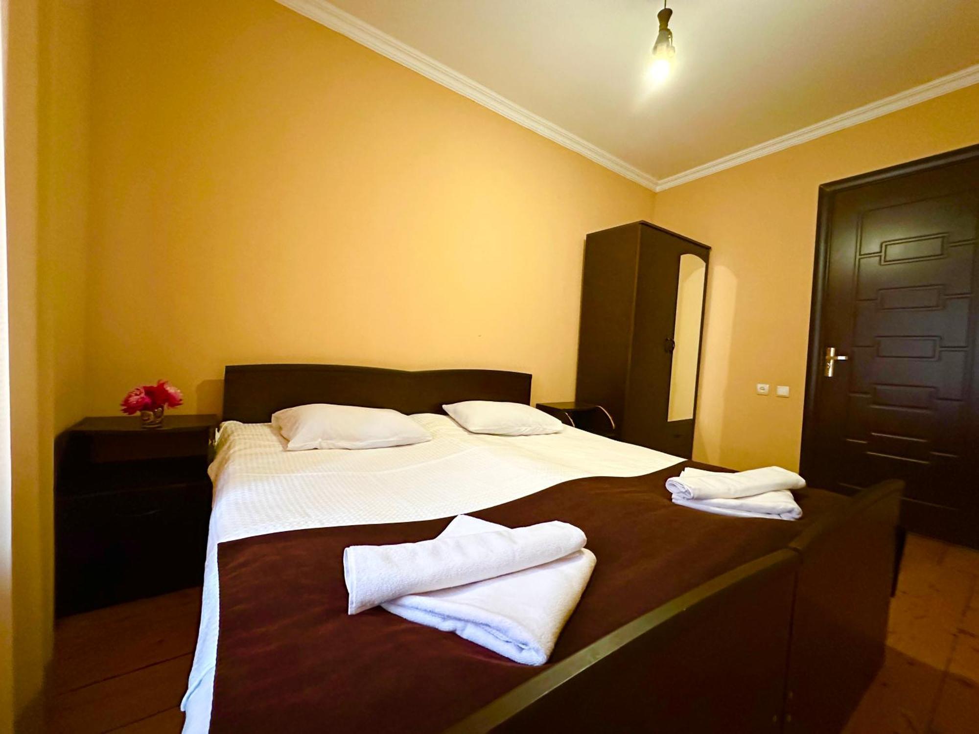 Mziuri Guest House Mestia Ngoại thất bức ảnh