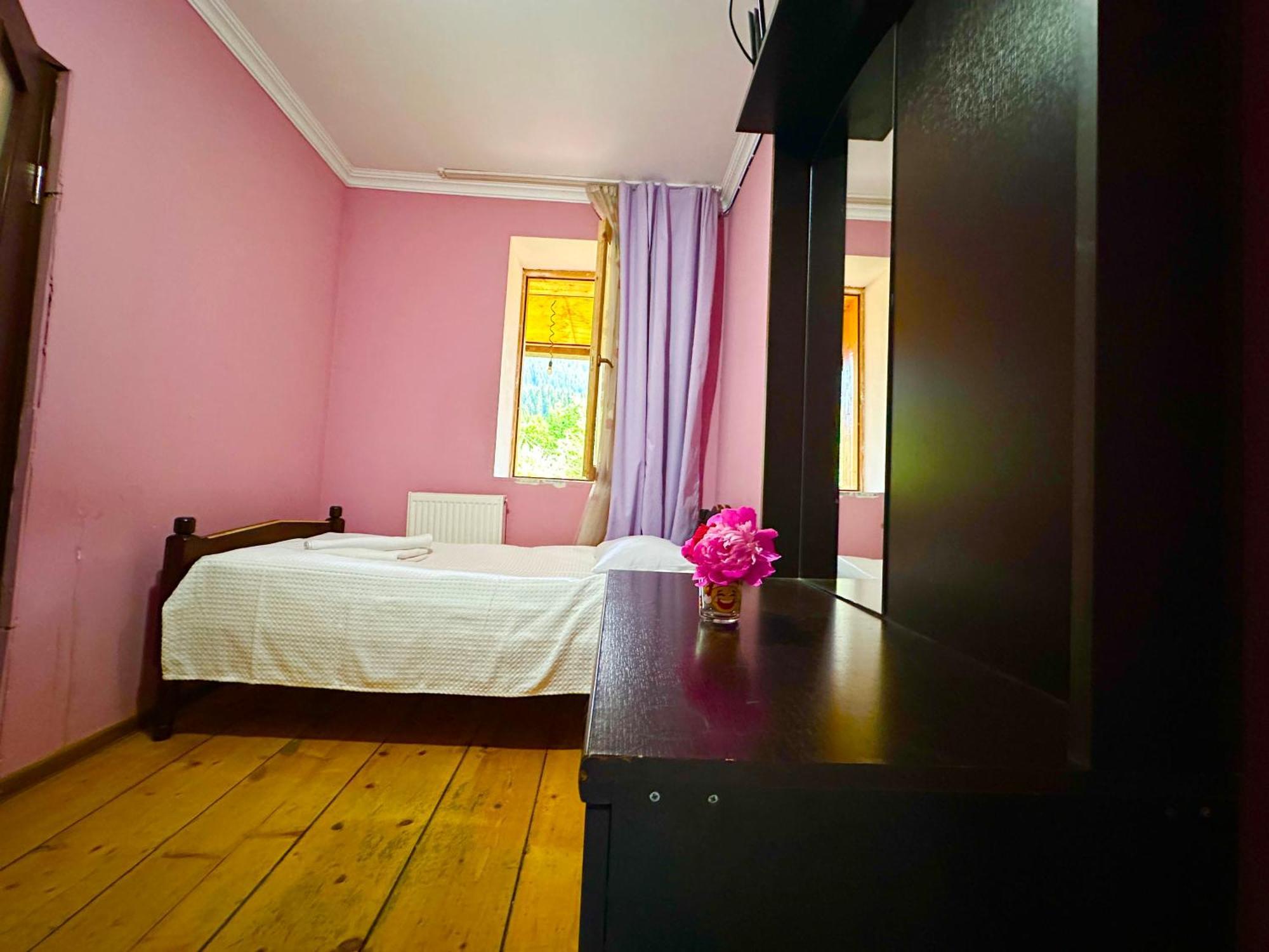 Mziuri Guest House Mestia Ngoại thất bức ảnh