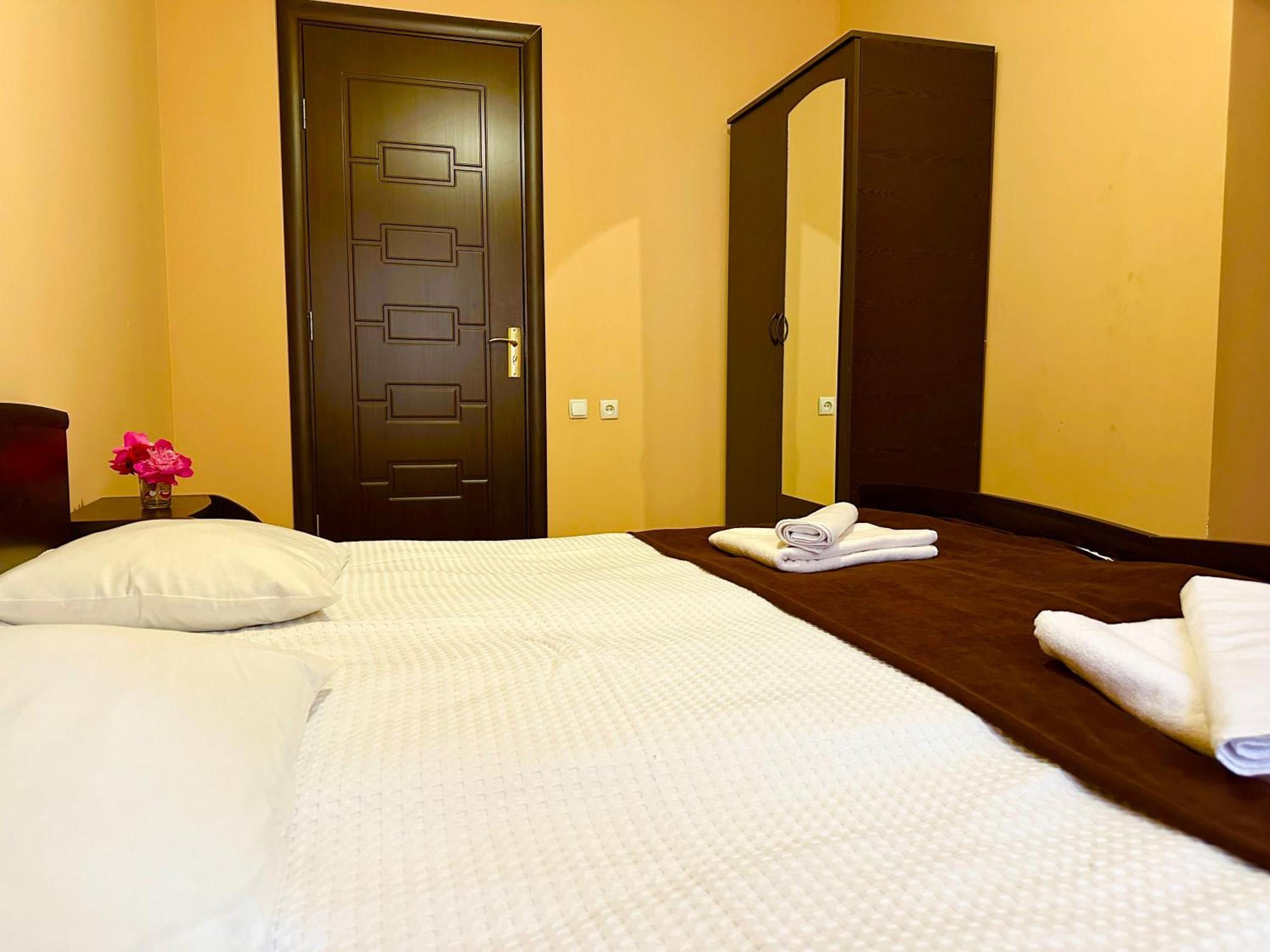 Mziuri Guest House Mestia Ngoại thất bức ảnh