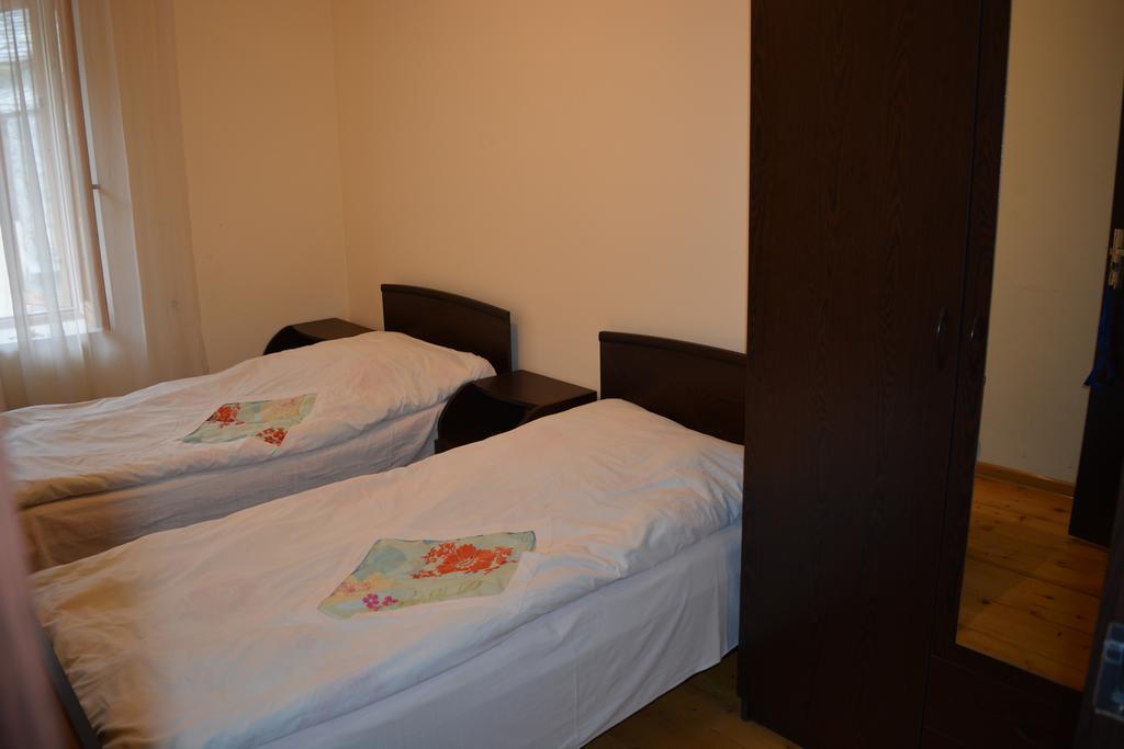 Mziuri Guest House Mestia Ngoại thất bức ảnh